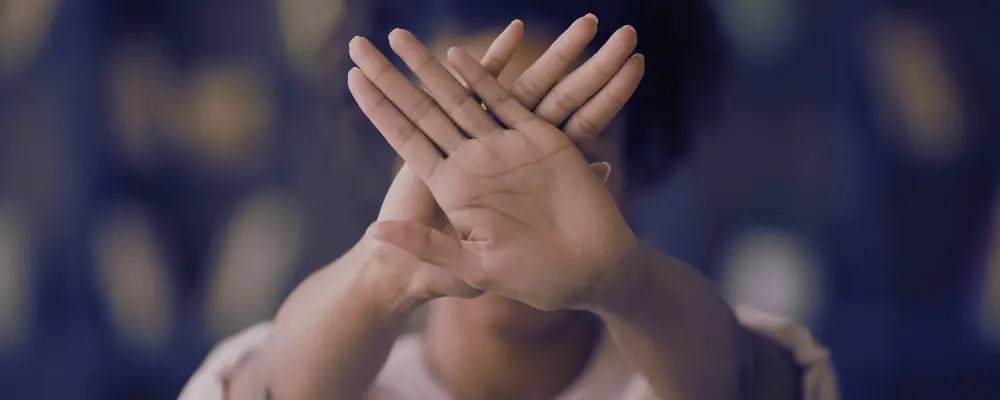 Apprendre à interrompre les pensées négatives pour préserver la confiance en soi